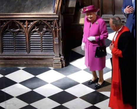 Queen and Bishop (photo)